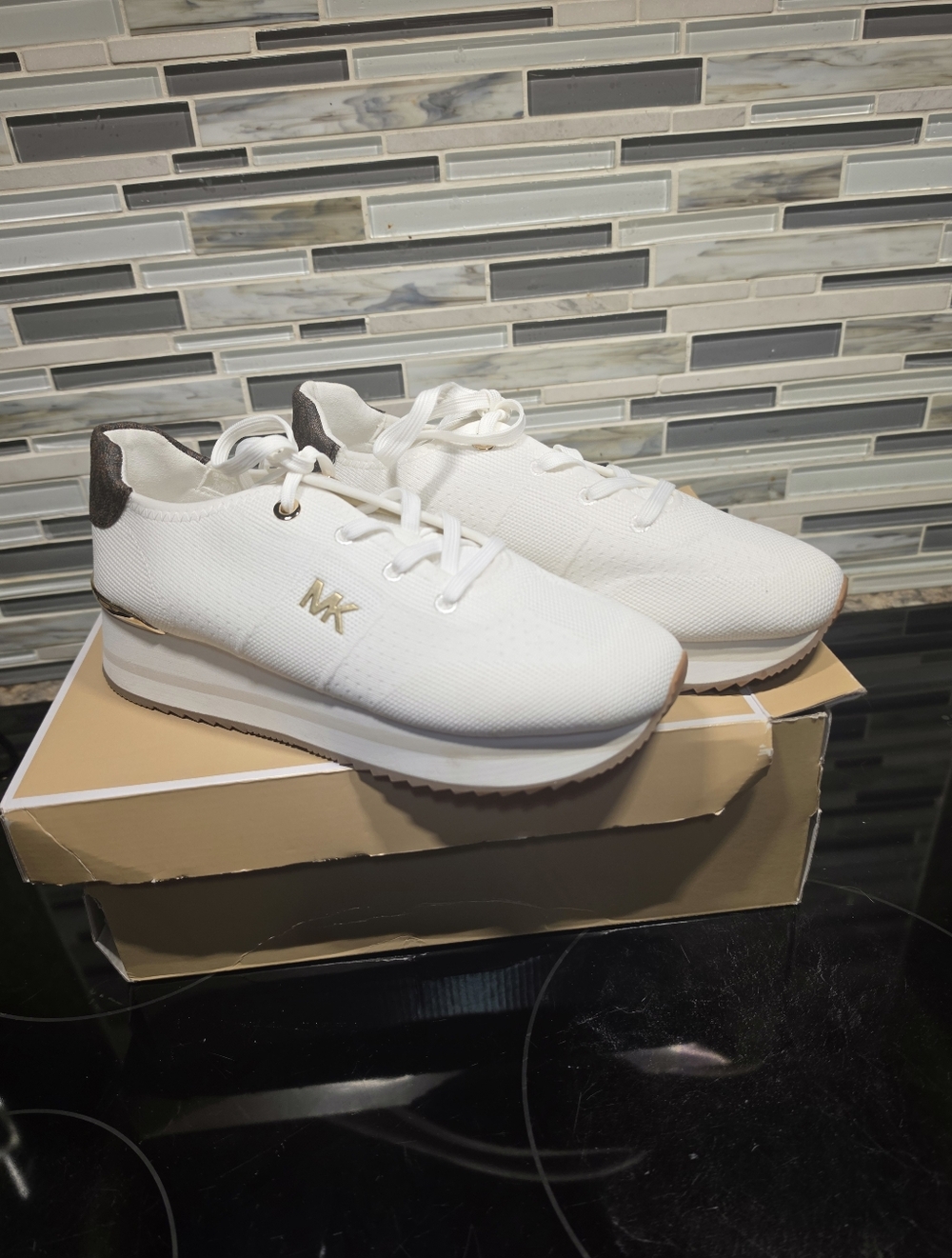 Michael Kors Womens Sneaker MONIQUE Knit Trainer in Optic White sz 8-1/2 M (NEW)